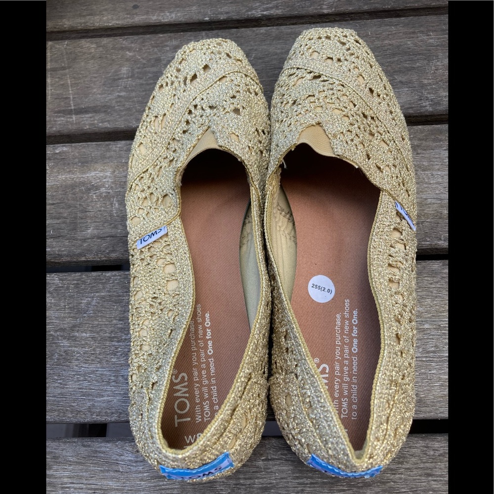 TOMS GOLD Metallic Crochet 8.5 Worn once indoors.